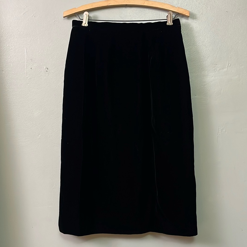 Vintage 1980’s Miss O Oscar de la Renta Black Velvet Pencil Skirt